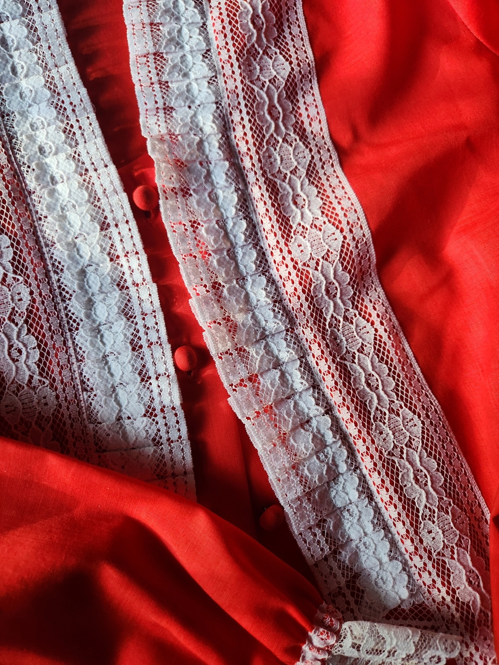 Red Lace Trim Vintage-Style Blouse - Picture 4 of 10